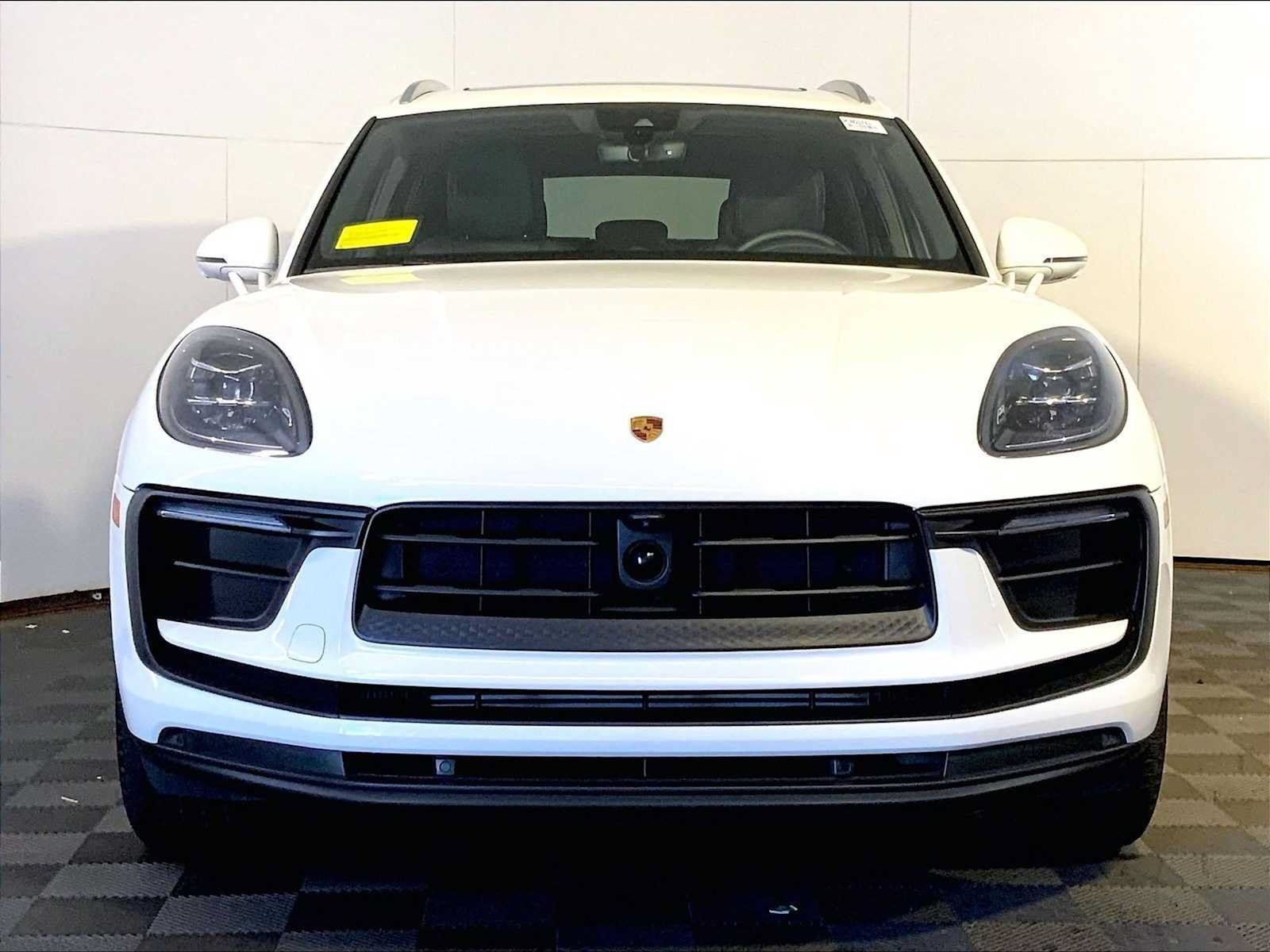 Certified 2024 Porsche Macan AWD/4WD image 10