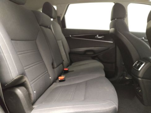 Used 2018 Kia Sorento FWD image 19