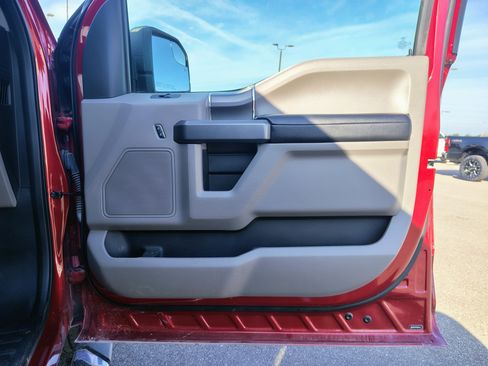 Used 2018 Ford F150 XLT w/ Equipment Group 302A Luxury AWD/4WD image 14