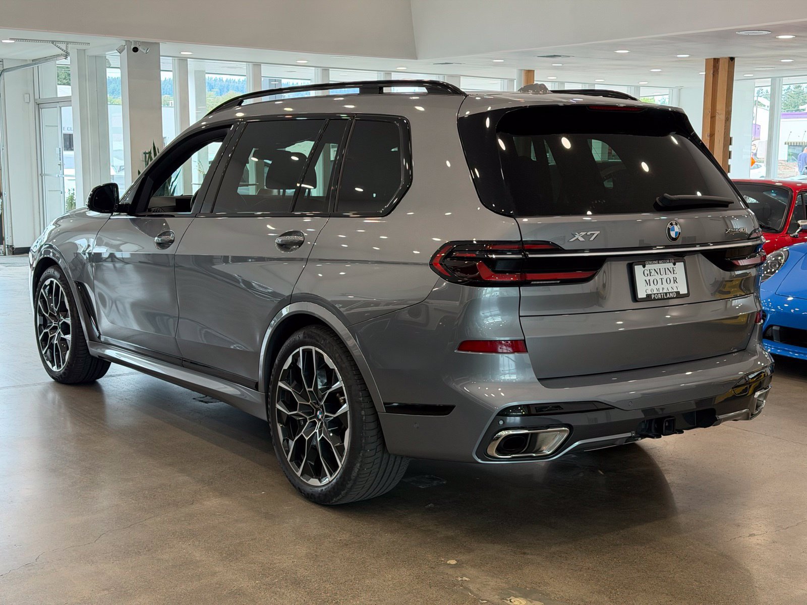Used 2023 BMW X7 xDrive40i w/ M Sport Package AWD/4WD image 6