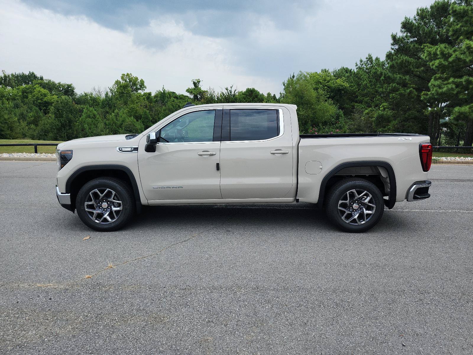 New 2026 GMC Sierra 1500 SLE AWD/4WD image 2