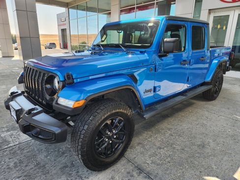 Used 2022 Jeep Gladiator Sport AWD/4WD image 4