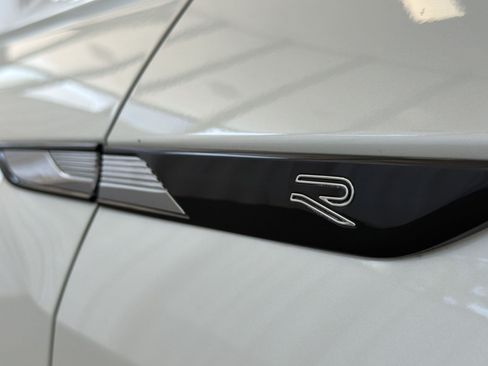Certified 2024 Volkswagen Tiguan SEL R-Line AWD/4WD image 37
