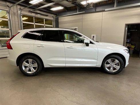 Used 2022 Volvo XC60 B5 Momentum image 6