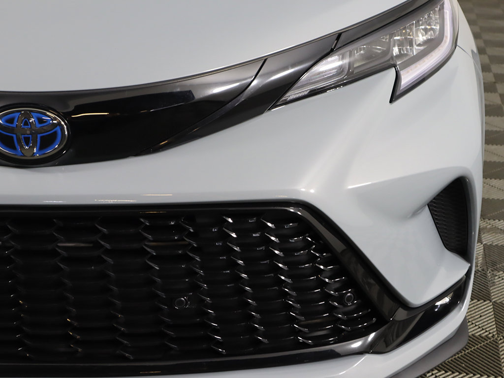 Used 2025 Toyota Sienna XSE FWD image 15