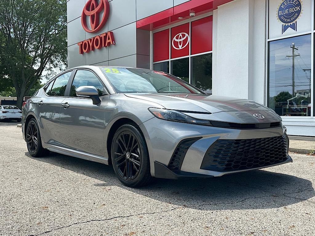 Used 2025 Toyota Camry SE FWD image 7