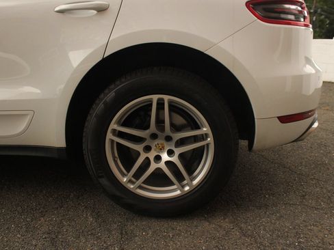 Used 2018 Porsche Macan w/ Premium Package Plus AWD/4WD image 10