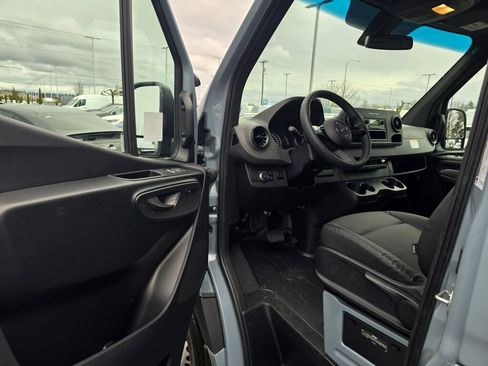 New 2025 Mercedes-Benz Sprinter 2500 image 18