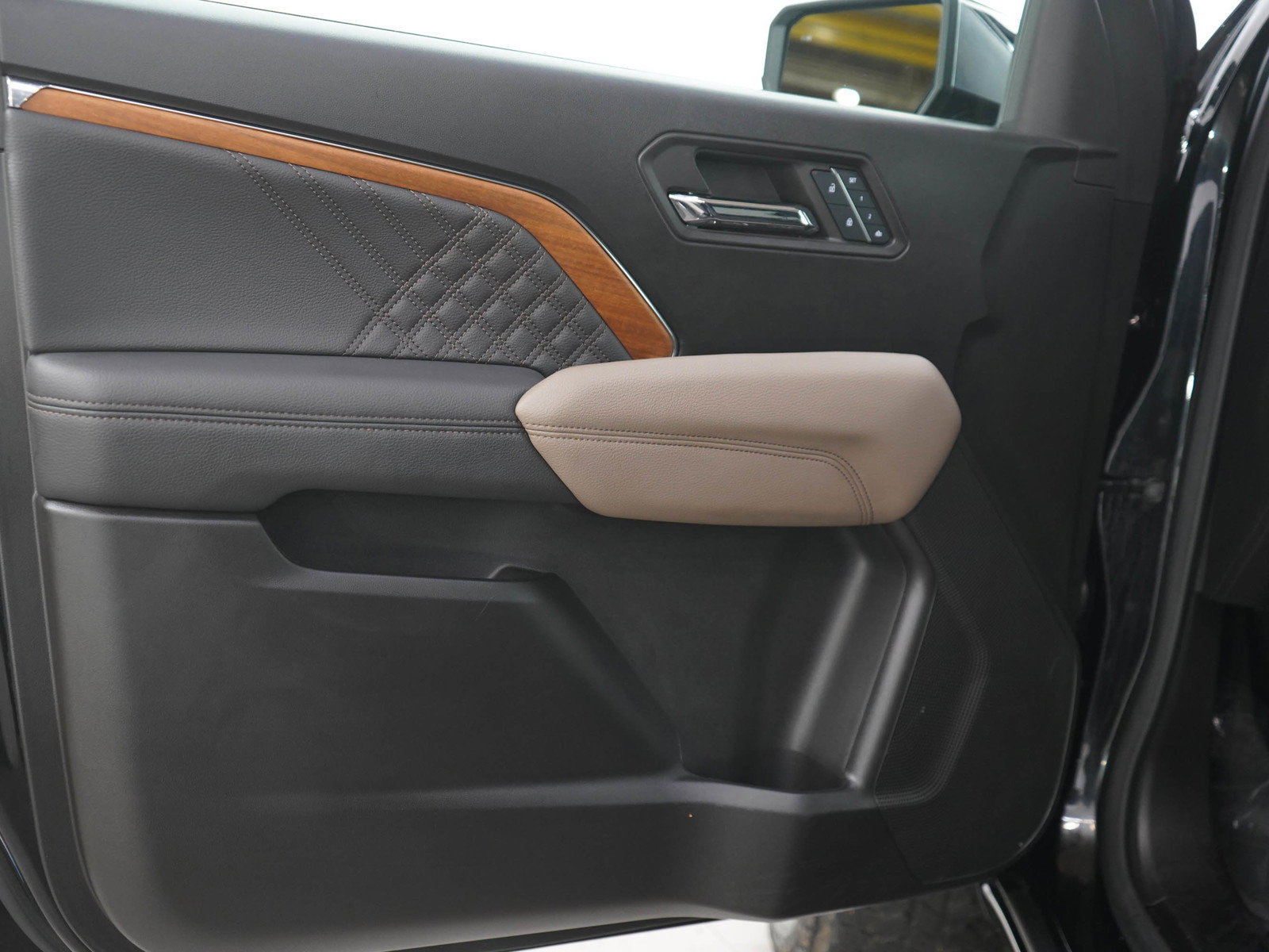 Used 2024 GMC Canyon Denali AWD/4WD image 18