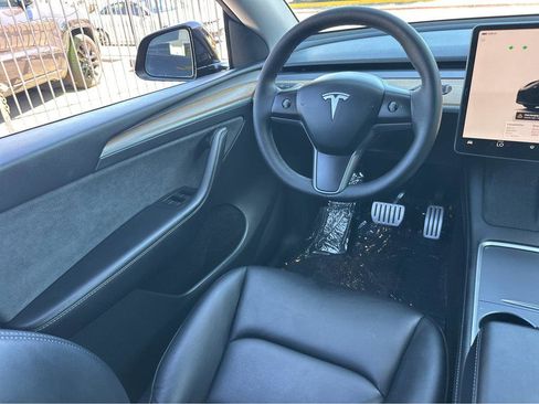 Used 2023 Tesla Model Y Performance image 19