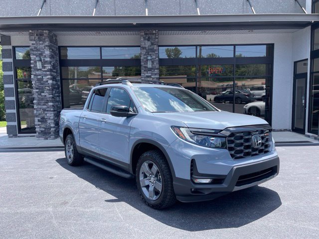 Used 2025 Honda Ridgeline TrailSport image 2