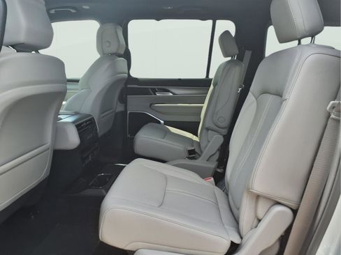 New 2026 Jeep Grand Wagoneer Limited AWD/4WD image 11