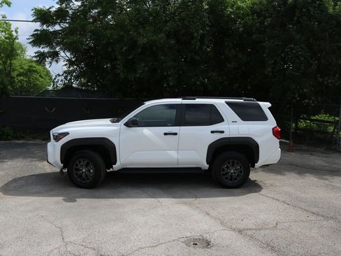 Used 2025 Toyota 4Runner SR5 image 2