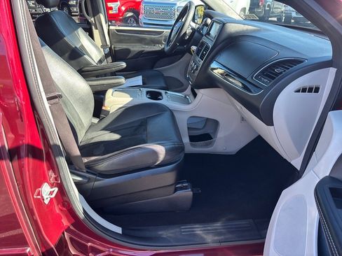 Used 2017 Dodge Grand Caravan SXT image 13