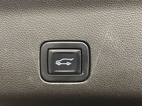 Used 2022 GMC Yukon Denali w/ Denali Ultimate Package image 36