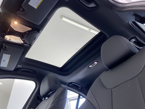 Used 2025 BMW 330i xDrive Sedan w/ M Sport Package image 14