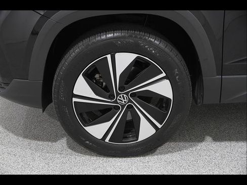 Certified 2023 Volkswagen Taos SE w/ Panoramic Sunroof Package AWD/4WD image 22