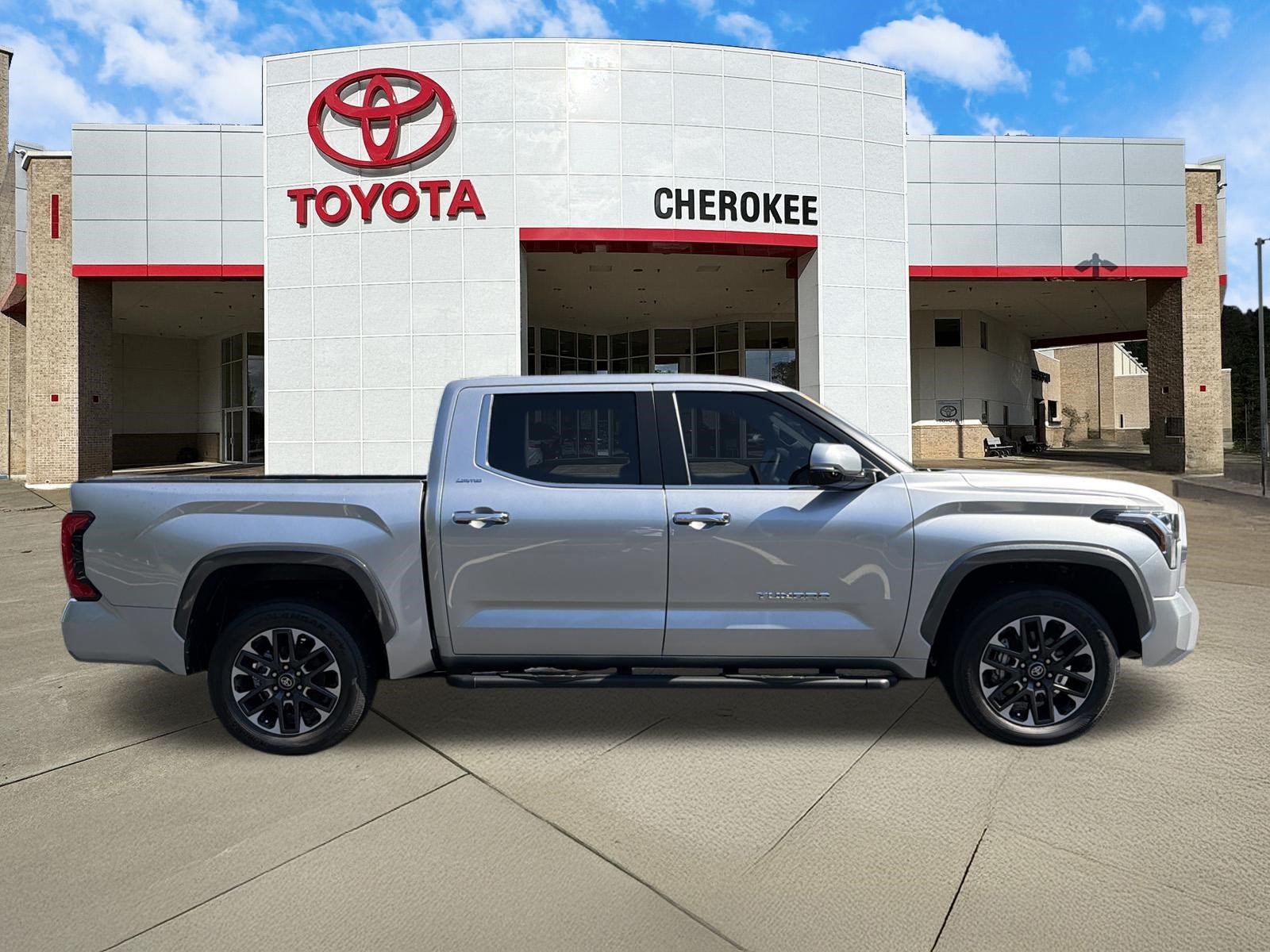 Used 2025 Toyota Tundra Limited AWD/4WD image 4