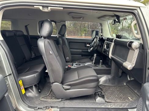 Used 2010 Toyota FJ Cruiser 4WD image 10