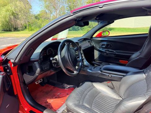 Used 2001 Chevrolet Corvette Coupe w/ Preferred Equipment Group2 RWD image 10