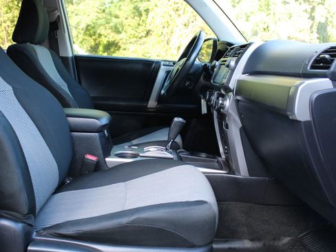 Used 2015 Toyota 4Runner SR5 image 7