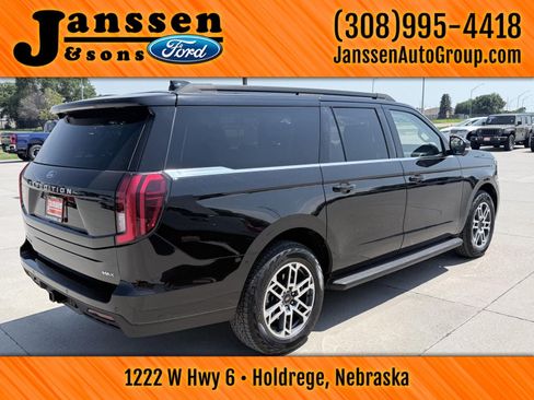 Used 2025 Ford Expedition Max Active AWD/4WD image 6