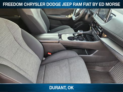Used 2022 Nissan Rogue SV FWD image 9