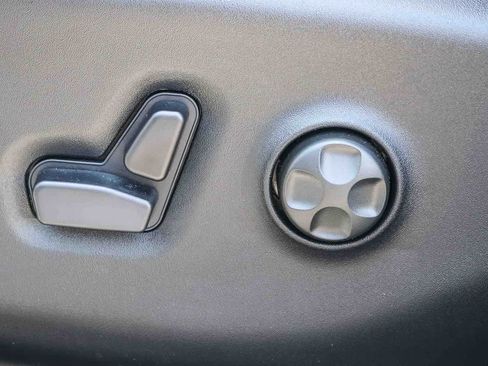 New 2027 Chrysler Pacifica Select FWD image 25