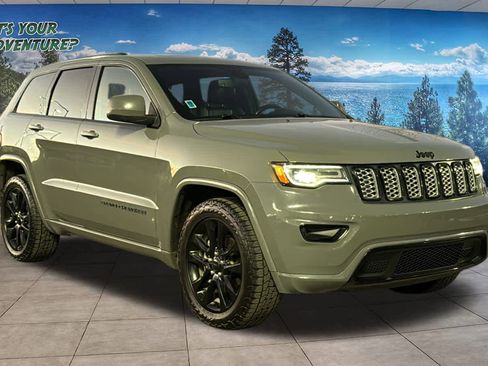 Used 2020 Jeep Grand Cherokee Altitude image 3