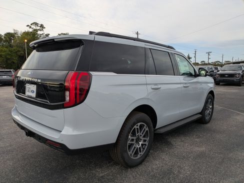 New 2025 Ford Expedition Active image 4