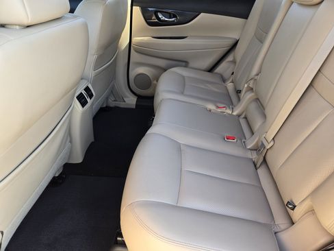 Used 2017 Nissan Rogue SL image 36