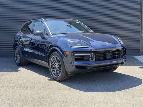 Used 2024 Porsche Cayenne AWD/4WD image 7