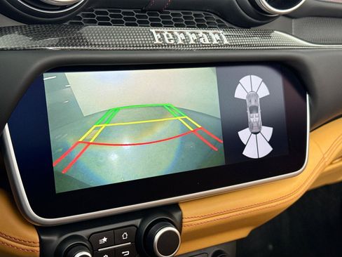 Used 2019 Ferrari Portofino RWD image 17