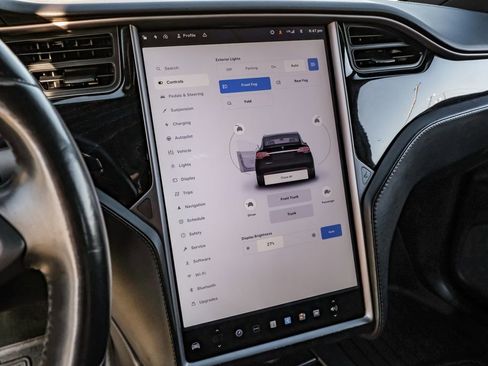 Used 2018 Tesla Model X 75D image 23