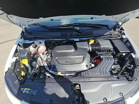 Used 2023 Chrysler Pacifica Touring-L FWD image 22