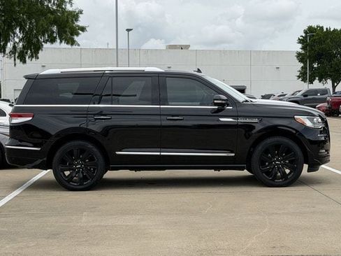 Used 2024 Lincoln Navigator Reserve AWD/4WD image 3
