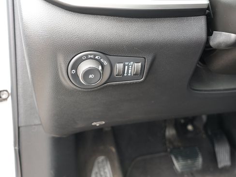 Used 2022 Jeep Compass Latitude w/ Sun and Sound Group AWD/4WD image 18