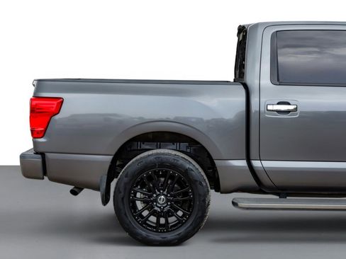 Used 2017 Nissan Titan SL AWD/4WD image 6