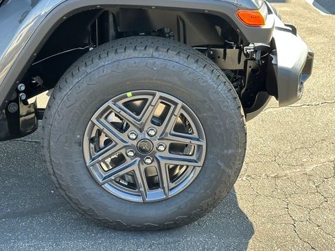 New 2026 Jeep Gladiator Sport AWD/4WD image 13