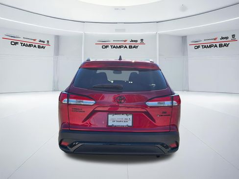 Used 2025 Toyota Corolla Cross AWD Hybrid w/ Moonroof Package image 5