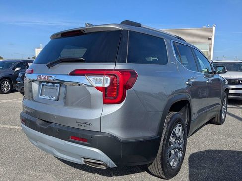 Used 2023 GMC Acadia SLT w/ Preferred Package FWD image 3