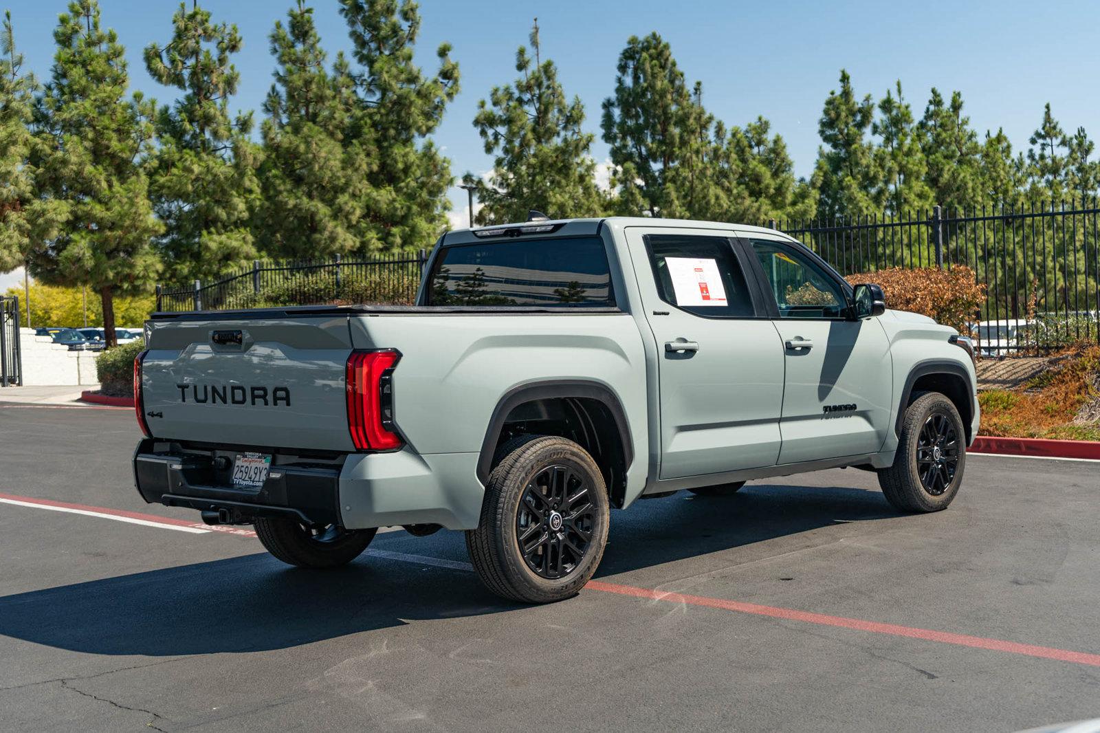 Used 2024 Toyota Tundra Limited AWD/4WD image 9