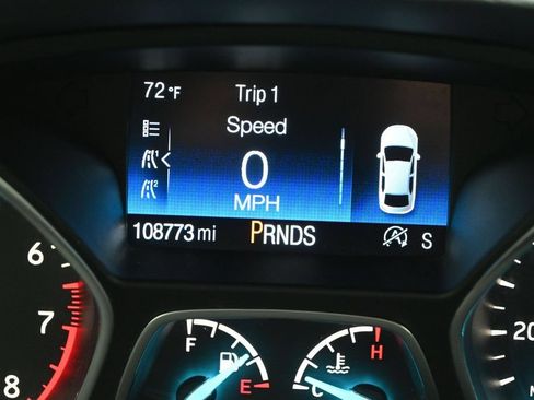 Used 2017 Ford Escape SE w/ Equipment Group 201A FWD image 16