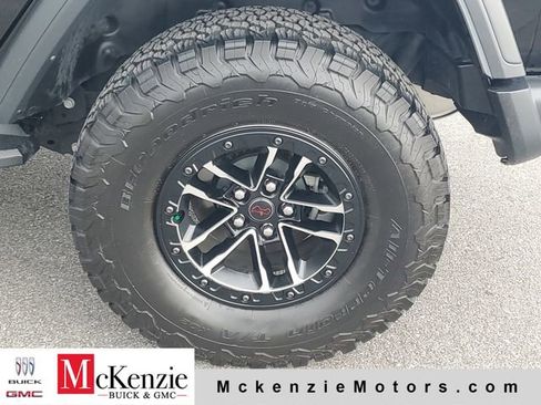 Used 2024 Jeep Wrangler Unlimited Rubicon w/ XTREMEE 35" Tire Package AWD/4WD image 32