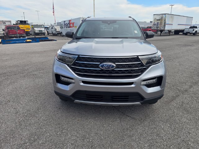 Used 2024 Ford Explorer XLT w/ Equipment Group 202A AWD/4WD image 9