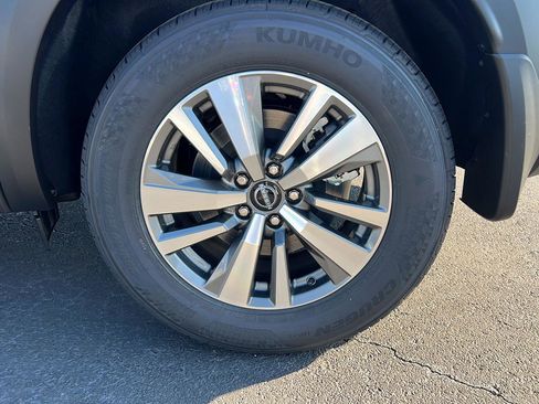 New 2025 Nissan Pathfinder SL image 10