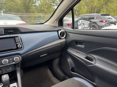 Used 2025 Nissan Versa SV FWD image 33