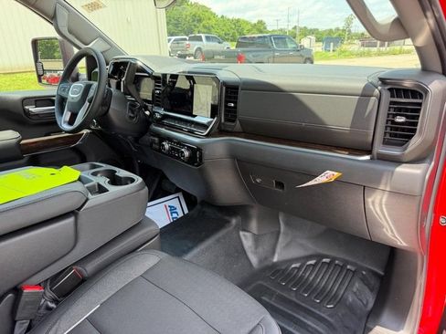 New 2026 GMC Sierra 3500 SLE w/ SLE Convenience Package RWD image 6