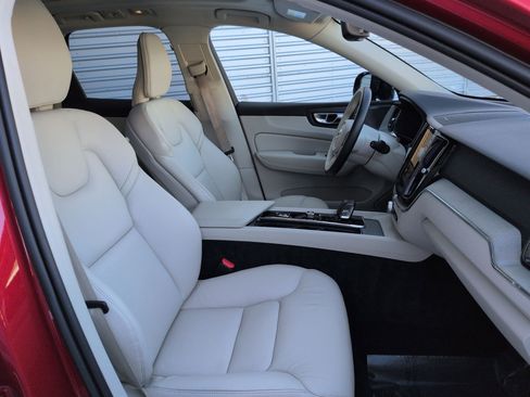 Certified 2023 Volvo XC60 T8 Plus image 31