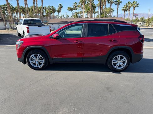 Used 2024 GMC Terrain SLE w/ Driver Convenience Package FWD image 6